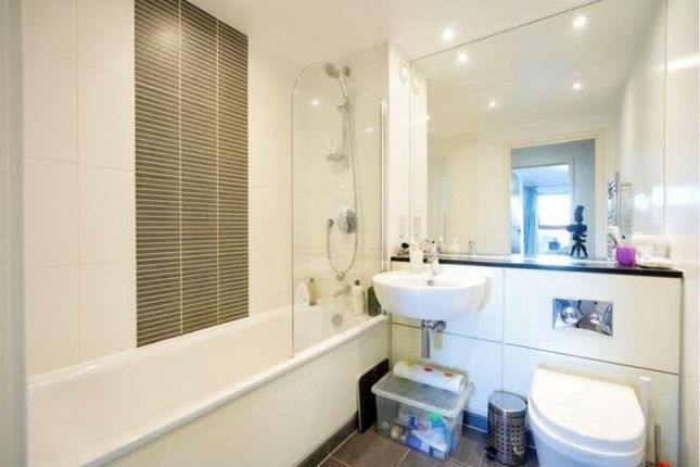 Flat to rent in Spa Road, London