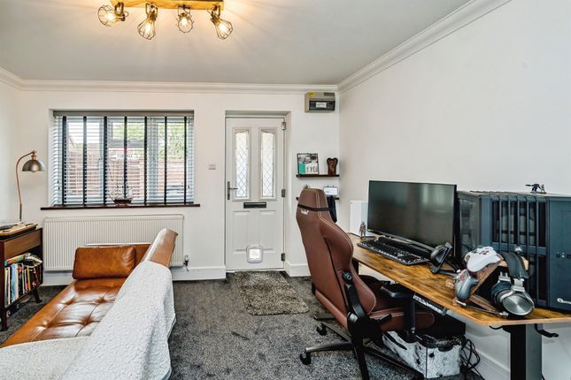 34, Holly Drive, Aylesbury photo 4
