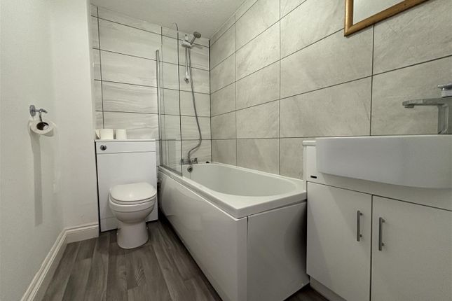 Flat 3, Alexandra Mews, Alexandra Road, Sheerness photo 3