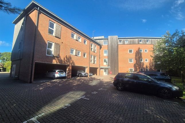 2-bed flat on Brunswick Place (3FF), SOUTHAMPTON, £160,000