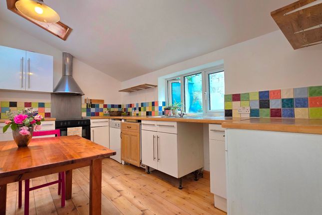 48 Fore Street, Camelford photo 3