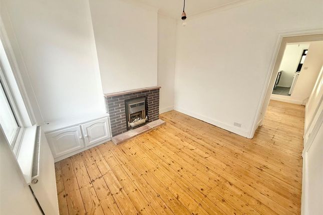 6 Surrey Street, Luton photo 2