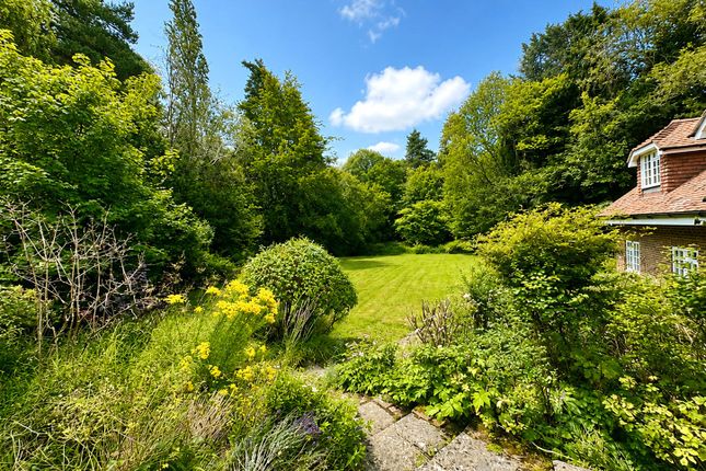19, Gardeners Hill Road, Lower Bourne photo 2