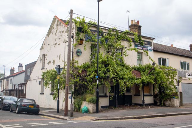 Thumbnail Pub/bar for sale in Pawsons Road, Croydon