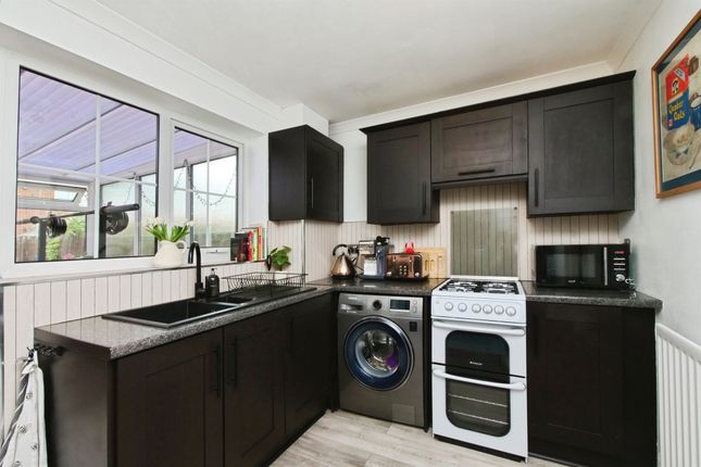 3, Cayley Close, York photo 4