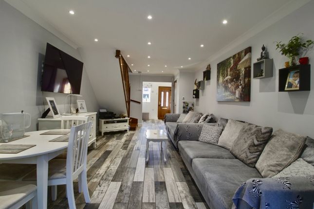 1, Joyners Close, Dagenham photo 3