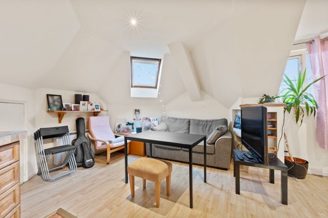 1-bed flat on Flat 6 Aran Court, 36, Cannon Close, Raynes Park, £279,000