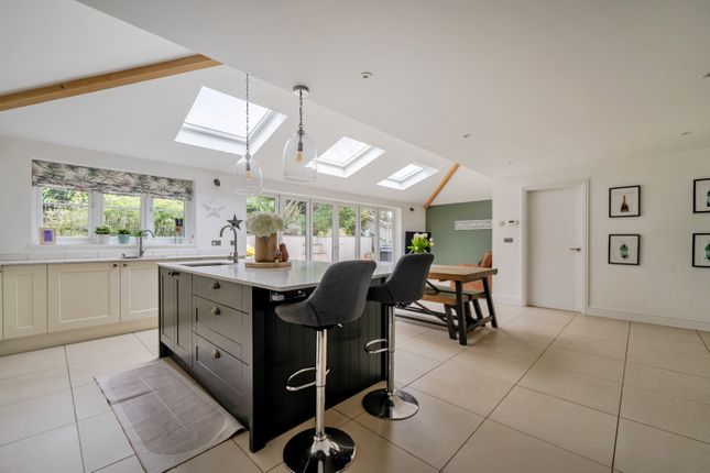 1, Spring Lane West, Farnham photo 4