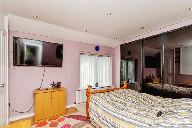 53, Woden Avenue, West Midlands photo 4