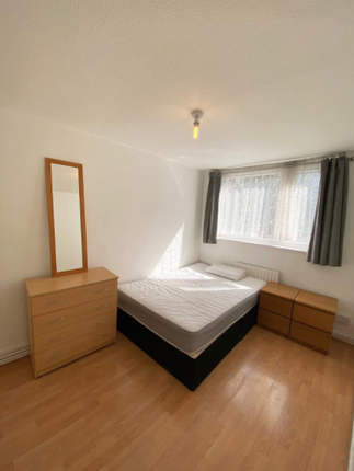 Room to rent in Westbridge Road, London