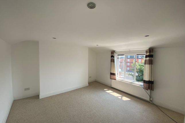 Flat to rent in Carlton Crescent, Southampton