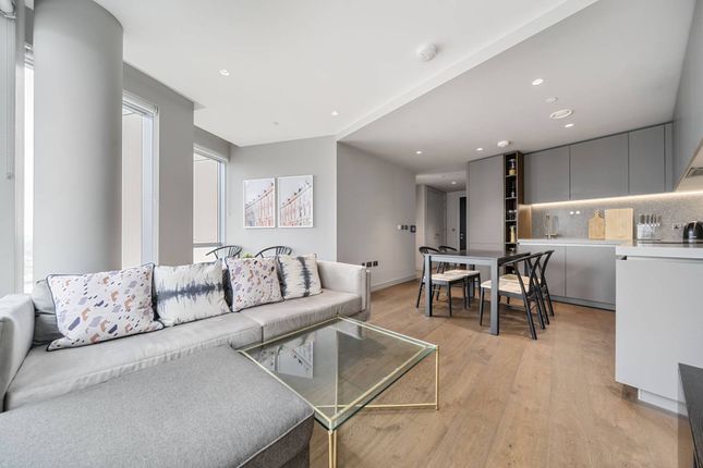 2-bed flat on Cutter Lane Upper Riverside,, North Greenwich, £650,000