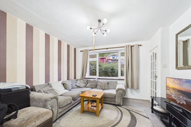 196 Kentwood Hill, Reading photo 2