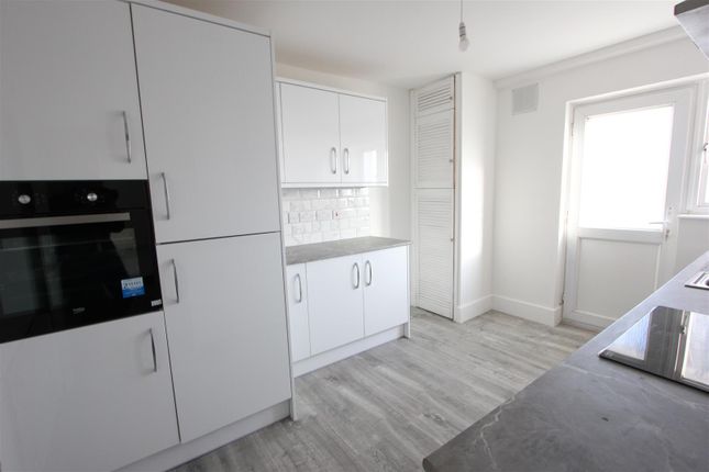 Flat for sale in Blakewood Court, Anerley Park, London