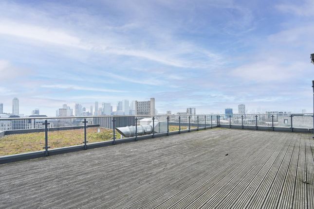 Flat for sale in Cityvew Point, Docklands, London