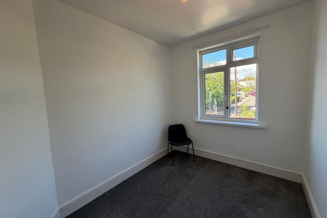 7, Ingsfield Lane, Barnsley photo 5