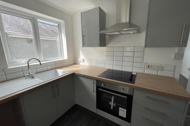 17 Wind Street, Ammanford photo 2