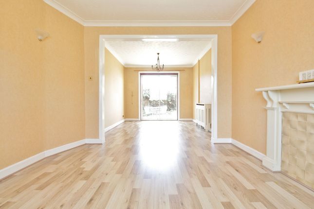 75 Woodland Gardens, Isleworth photo 2
