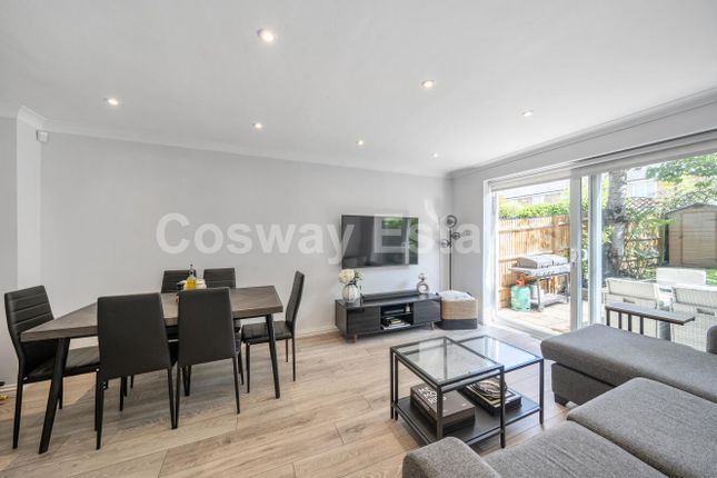 3, Earl Close, N11, London photo 2