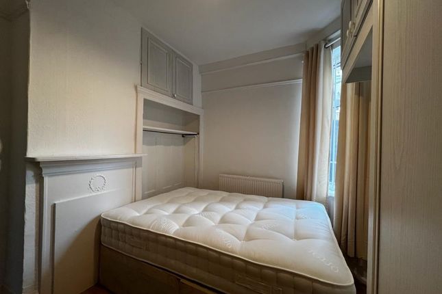 208 Fulham Palace Road,, Ground Floor Flat Rear, London photo 4