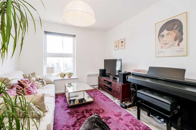 Flat to rent in Forest Road, Latchingdon Court, London