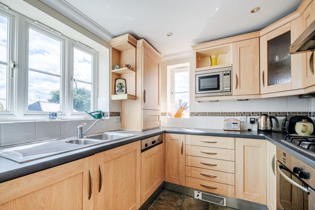 Flat 2, Avalon Court, London Road, Marlborough photo 3