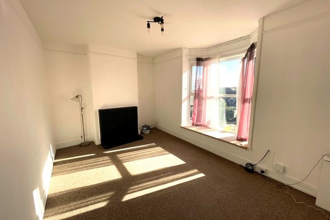 1-bed flat on 114, Ryde, £775/mo