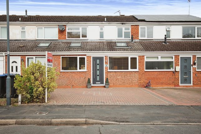 Terraced house for sale in Lacell Close, Warwick