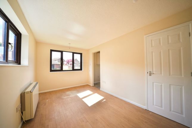 27 Henry Blogg Road, Cromer photo 2