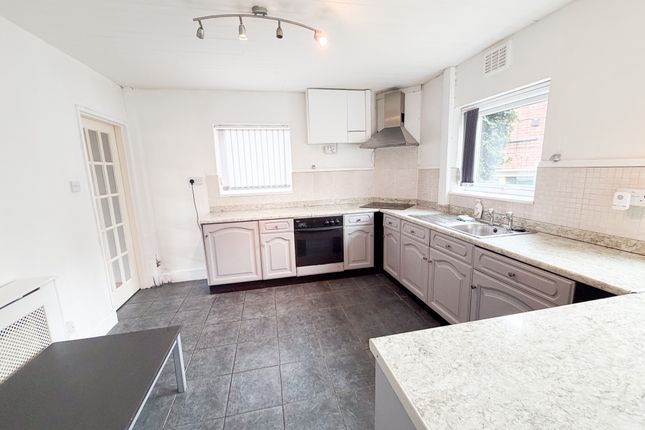 31, Horsley Grove, Stoke-on-Trent photo 3