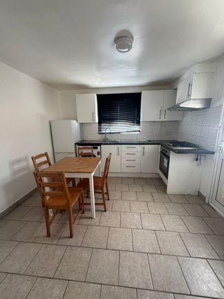 A 31, Flacon Crescent, London photo 3