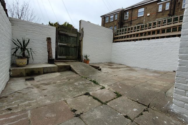 Maisonette to rent in Westbrook Road, Margate