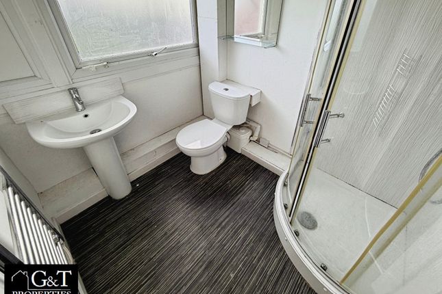 Room 3, 157 Greenlawns, Tipton photo 4
