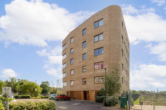 9 Relph Court, Ealing photo 2
