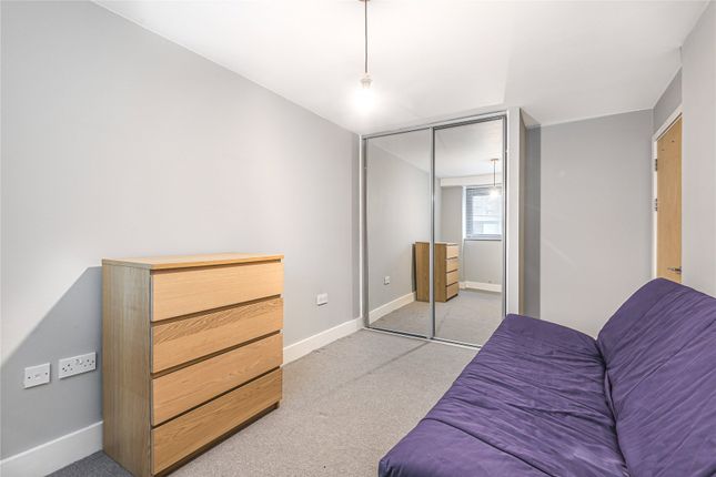 Flat for sale in Millharbour, London