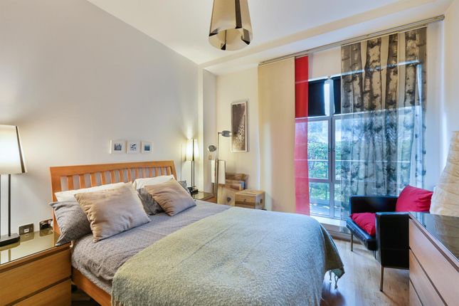 1-bed flat on L G 02 Wallis House, Great West Road, Brentford, £267,500