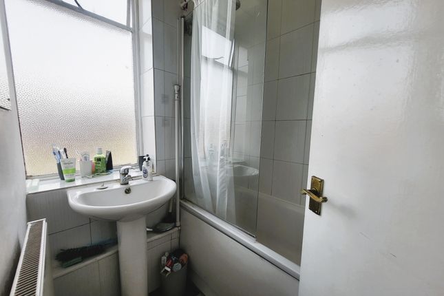 Flat for sale in Iron Mill Road, London