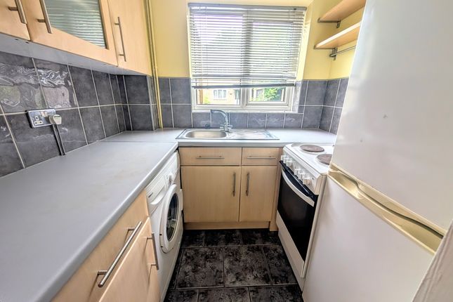 3, Cherry Tree Walk, PONTYCLUN photo 3