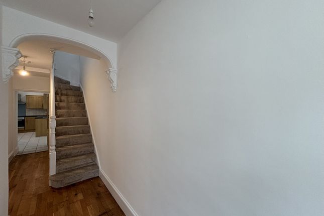 18, Greenfield Place, Llandeilo photo 2