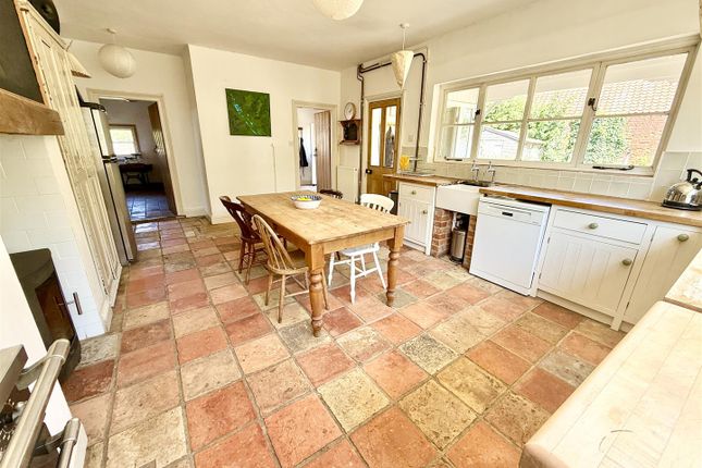 40, Damgate Lane, Great Yarmouth photo 4