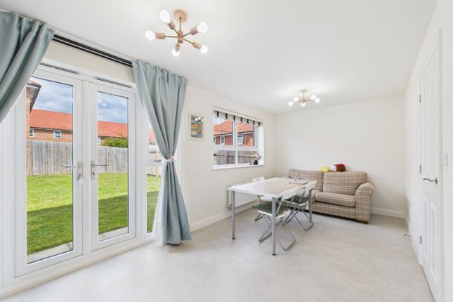 12 Jack Harrison Avenue, Cottingham, East Riding Of Yorkshire photo 3
