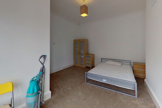 21 Trelawn Avenue, Leeds photo 5