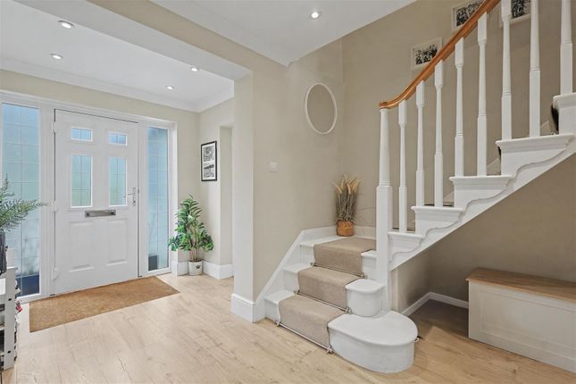 25, Fountain Lane, Hockley photo 2