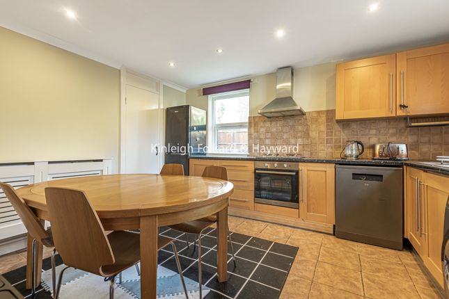 32, Copeman Close, London photo 4