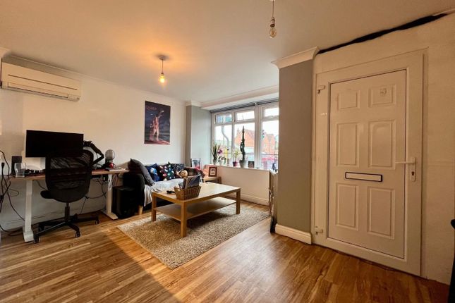 Flat for sale in High Street, Cam, Dursley
