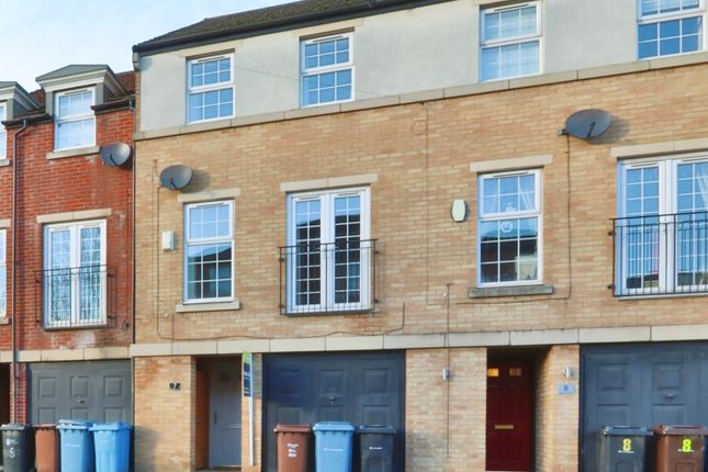 Thumbnail Town house for sale in Lambwath Hall Court, Hull