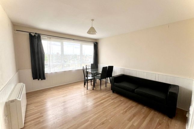 Flat to rent in Loxford Road, Barking
