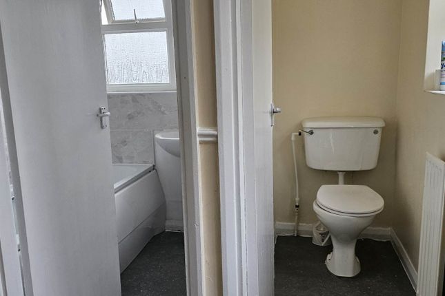 63, Lawnswood Avenue, Wolverhampton photo 2