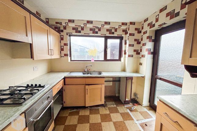 22, Shaftesbury Drive, Heywood, OL10 photo 4