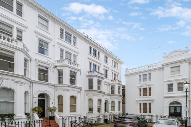 Flat for sale in Strathmore Gardens, Campden Hill
